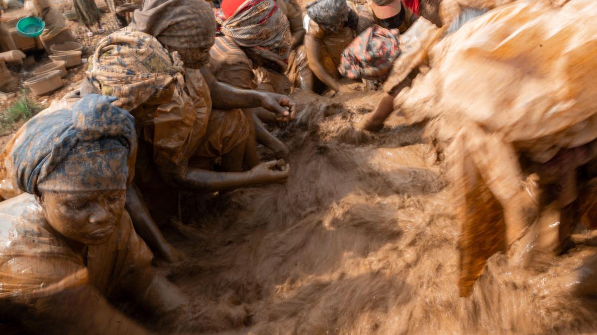 RDC : La nécessité économique contraint les mineurs d'or artisanaux à travailler malgré Ebola